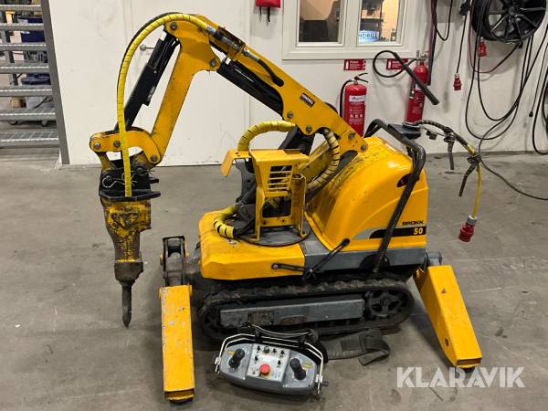 Rivningsrobot Brokk 50 med hydraulhammare Epiroc