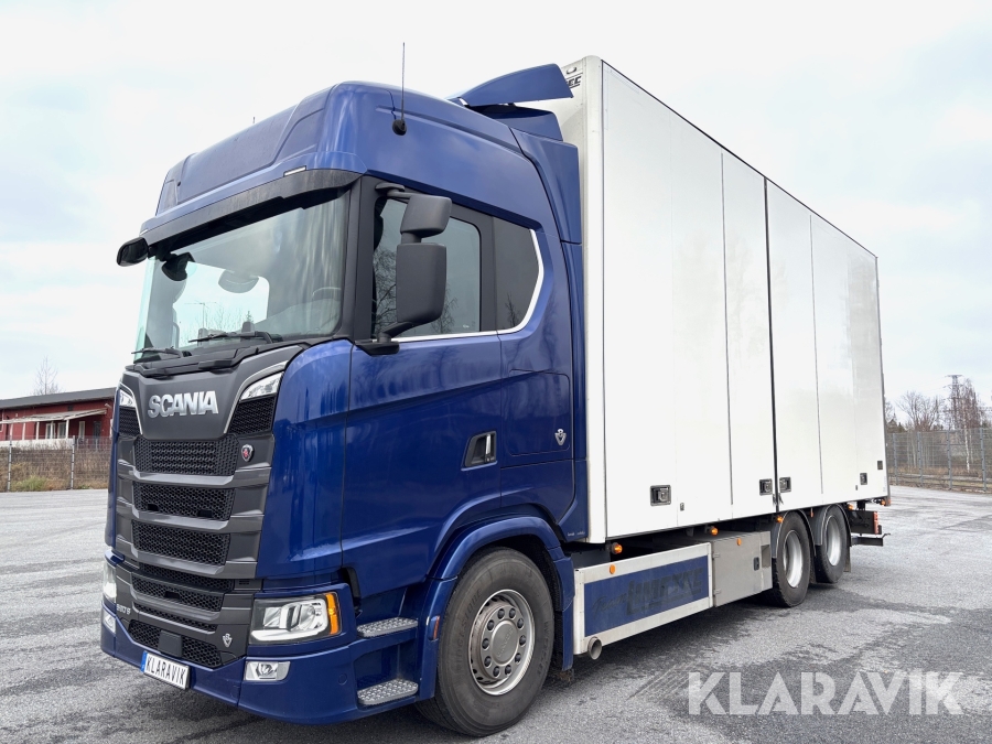 Lastbil Scania S590 med bakgavellyft