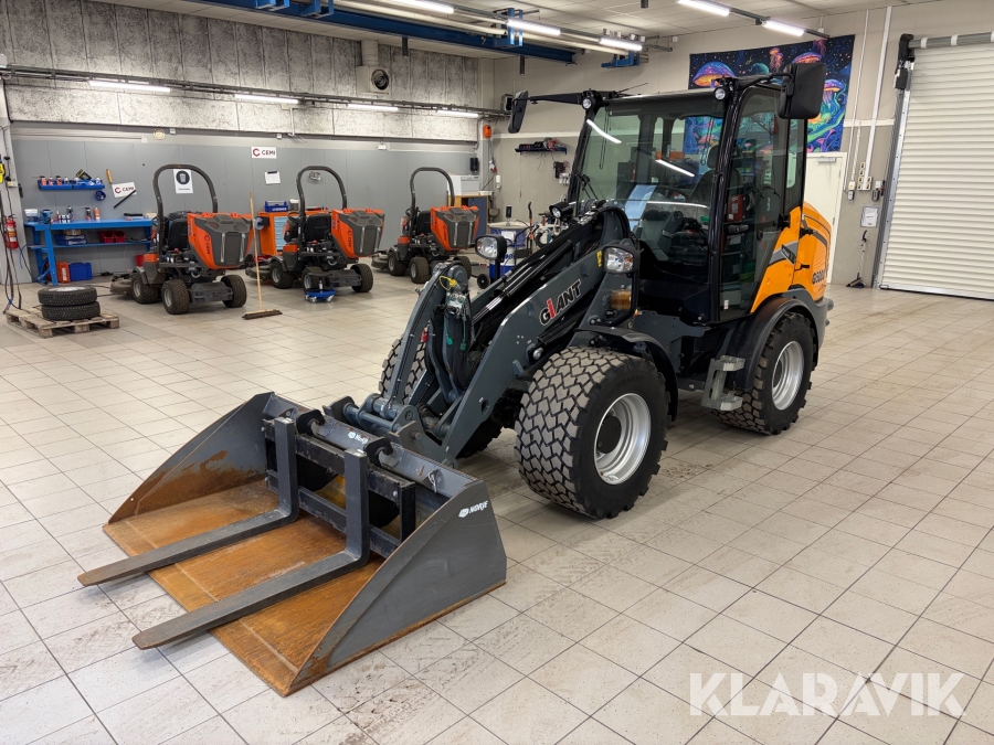 Hjullastare Giant G5000 X-TRA med redskap