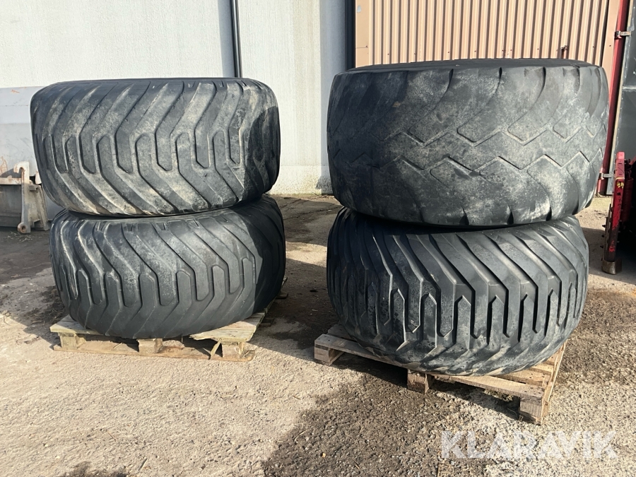 Vagnshjul Nokian/ Trelleborg 700/50 R22,5/. 600/55 R 22,5 4 st hjul + 1 däck