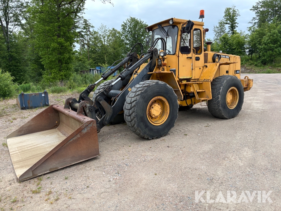 Hjullastare Volvo BM L90 med planeringsskopa / hydrauliska gafflar