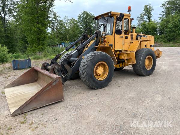 Hjullastare Volvo BM L90 med planeringsskopa / hydrauliska gafflar