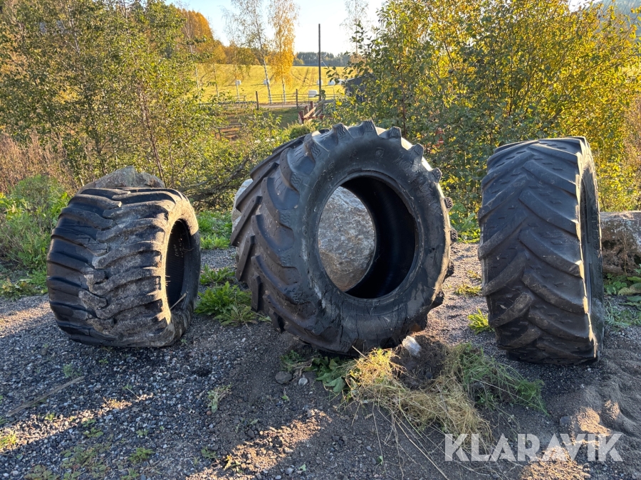 Blandade Entrepenaddäck 3 st 600/40-22.5// 540/65R28// 440/65R28