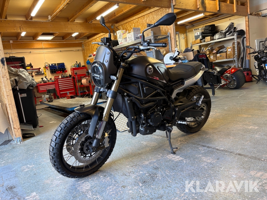 Motorcykel Benelli Trail 800