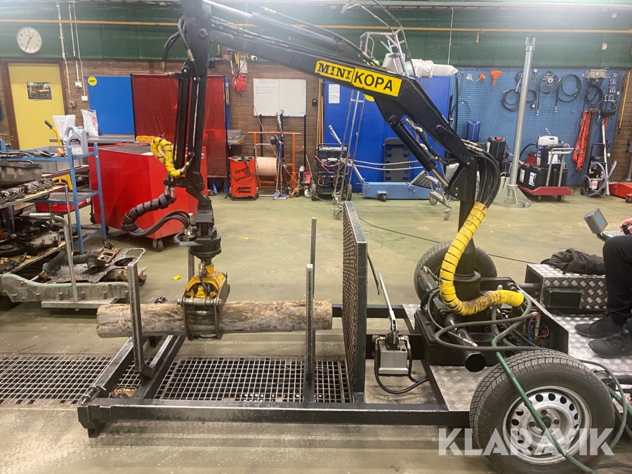 Kran Timberjack på bilsläp