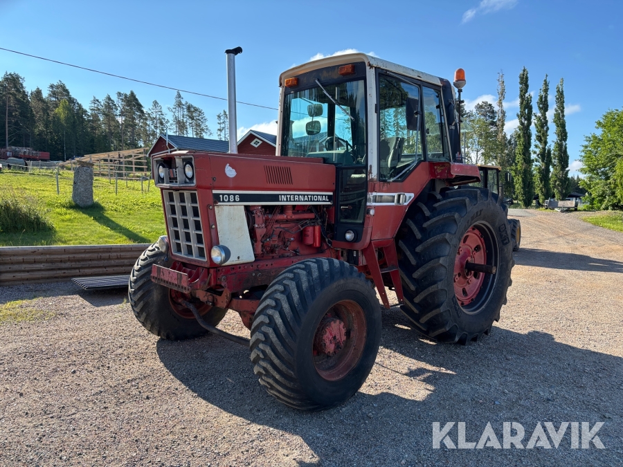 Traktor International 1086