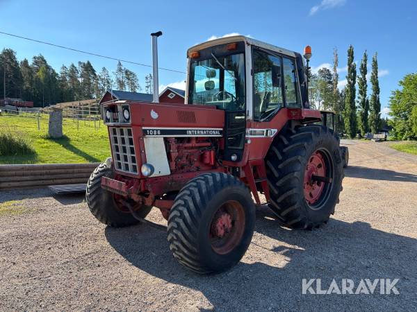 Traktor International 1086