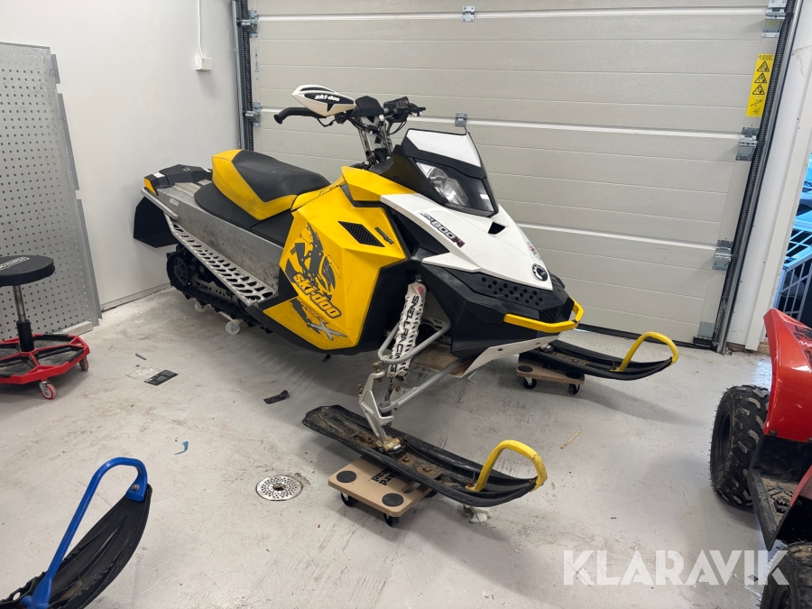 Snöskoter Ski-Doo MXZ Rotax 800R