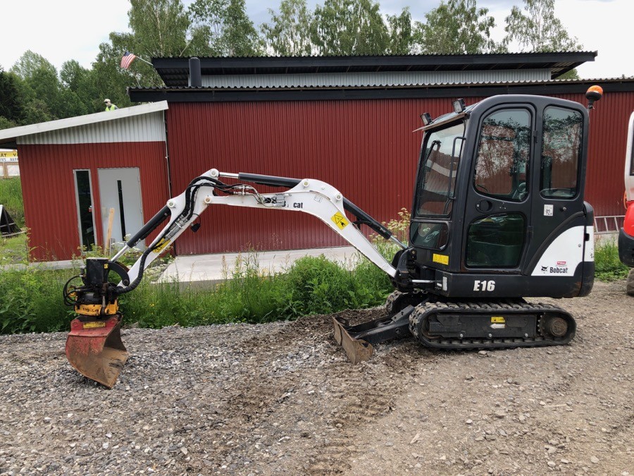Minigrävare Bobcat E16 2 ton med skopor