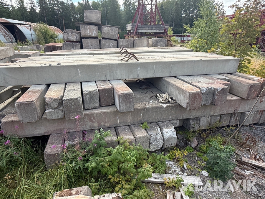 Parti med Betongblock/ Betongklumpar
