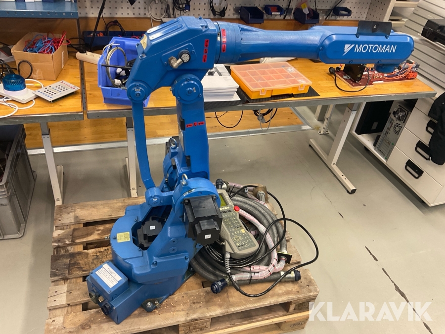 Robot Motoman YR-SK6-0000 med MRC styrskåp och Pendant