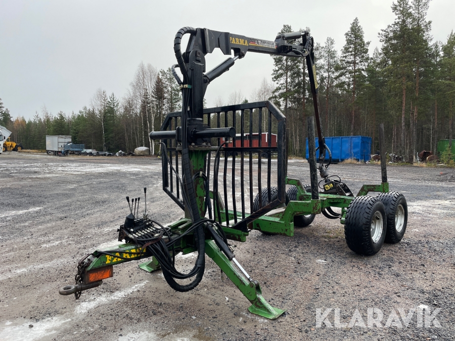 Skogsvagn Farma 46 med kran