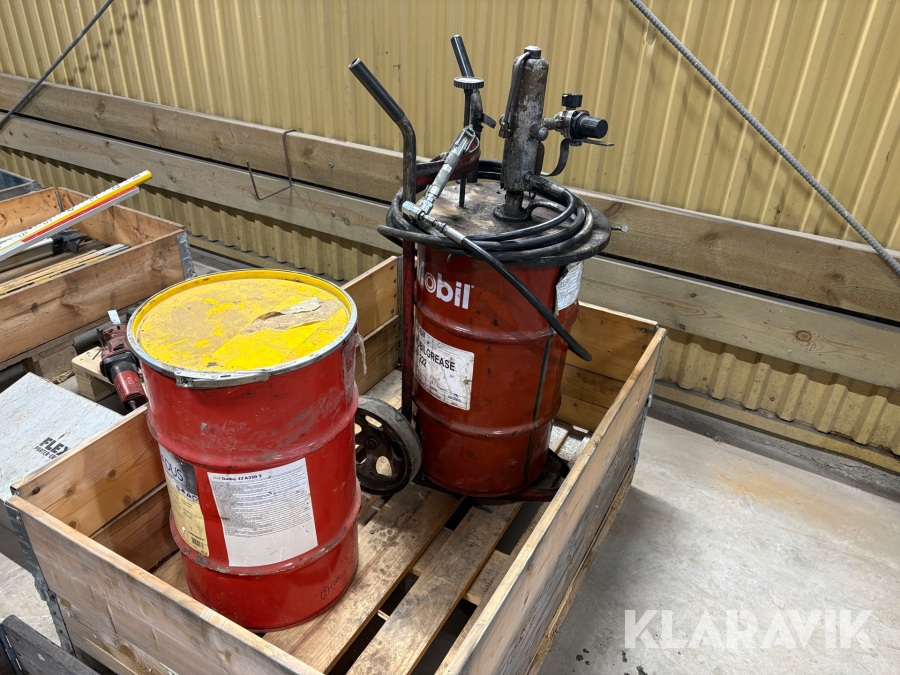 Tryckluftsdriven fettspruta med en extra tunna fett