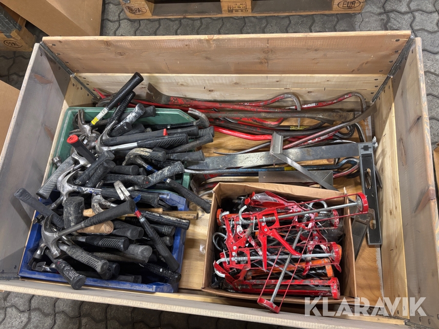 Pall med hammare, kofot, vinklar, fogsprutor