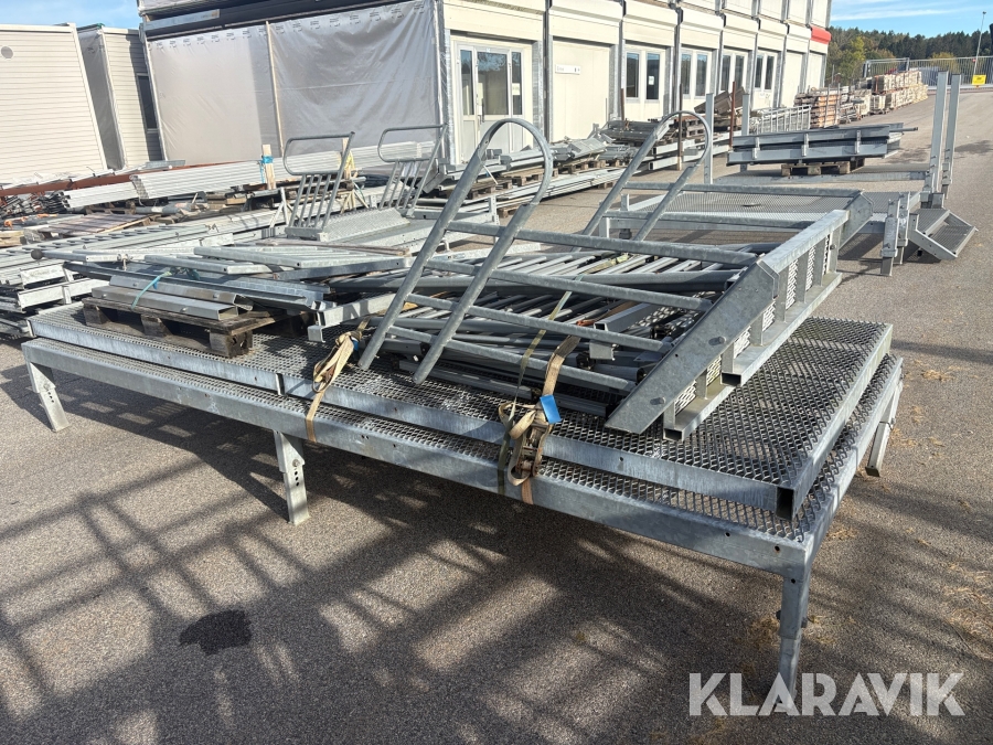 Plattformar med trappa Trident 4x1.7m galvad 2st