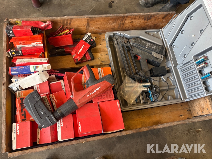 Spik och bultpistol med ammunition