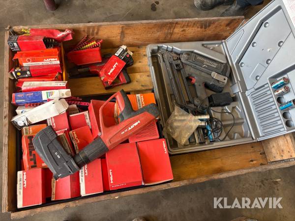 Spik och bultpistol med ammunition