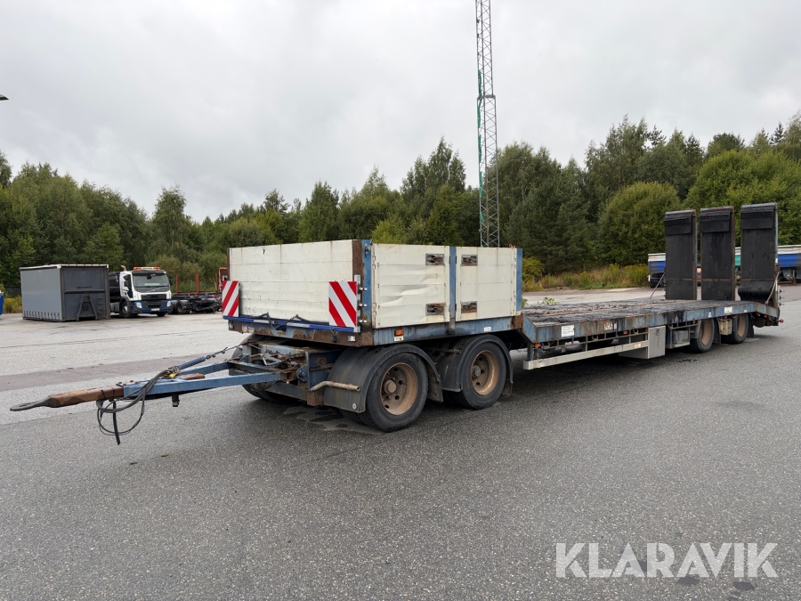 4-Axlat maskinsläp Renders RAC 16.20 med hydrauliska ramper