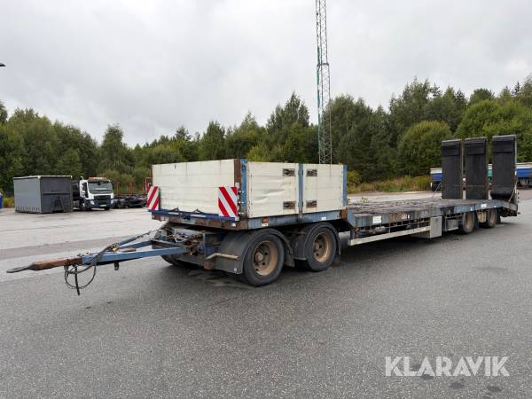 4-Axlat maskinsläp Renders RAC 16.20 med hydrauliska ramper