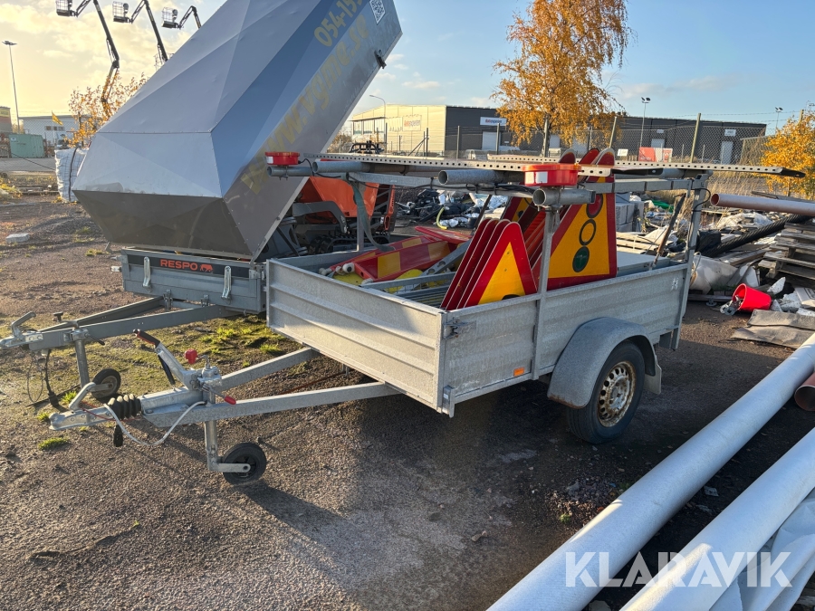 Personbilssläp CO-Släpet 750 SOS med vägskyltar
