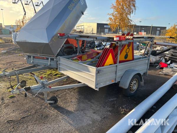 Personbilssläp CO-Släpet 750 SOS med vägskyltar