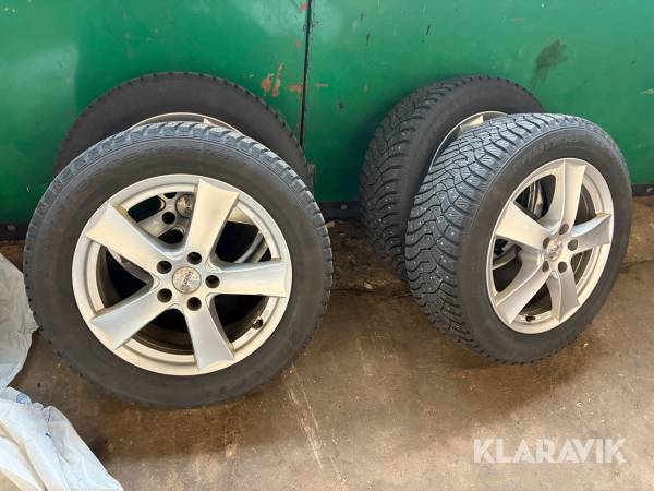 Dubbdäck Falken 225/55 R17 på fälg, 4 st