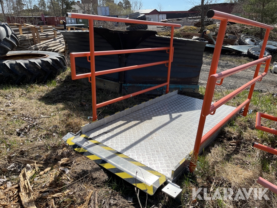 Brygga / ramp med räcke, Vallentuna, Klaravik auktioner
