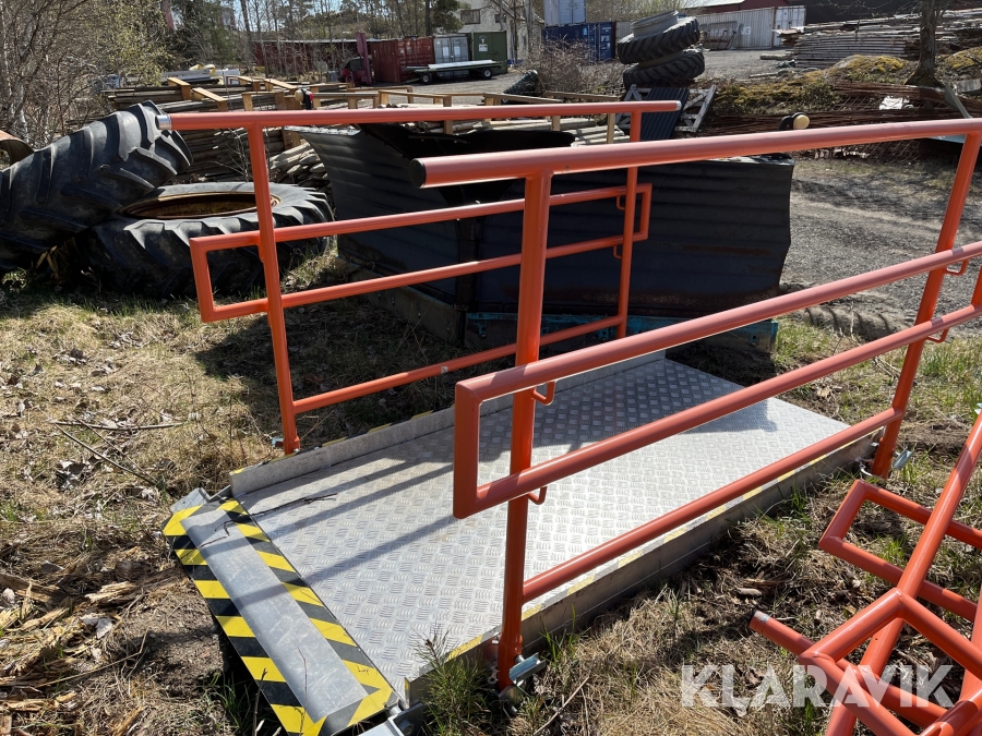 Brygga / ramp med räcke, Vallentuna, Klaravik auktioner
