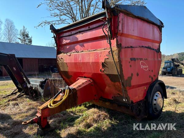 Bogserad sandspridare till traktor Tokvam SV8000