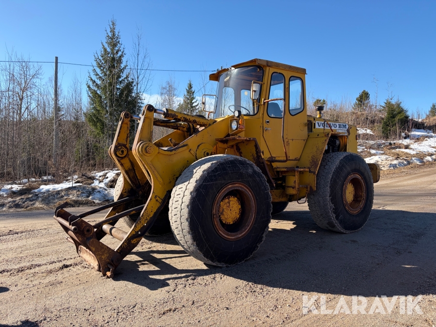 Hjullastare Volvo BM LM846 med pallgafflar och planeringsskopa