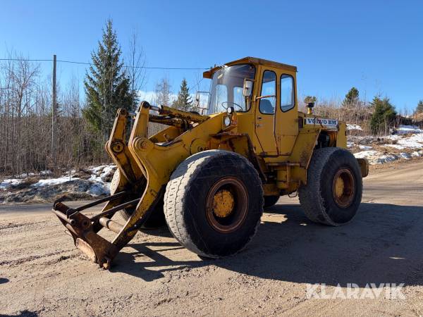 Hjullastare Volvo BM LM846 med pallgafflar och planeringsskopa