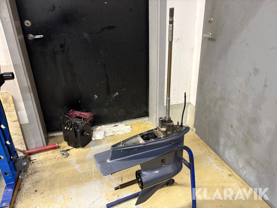 Underhus Yamaha F 100