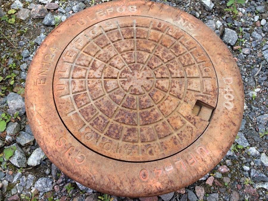 7 st brunnsbetäckningar