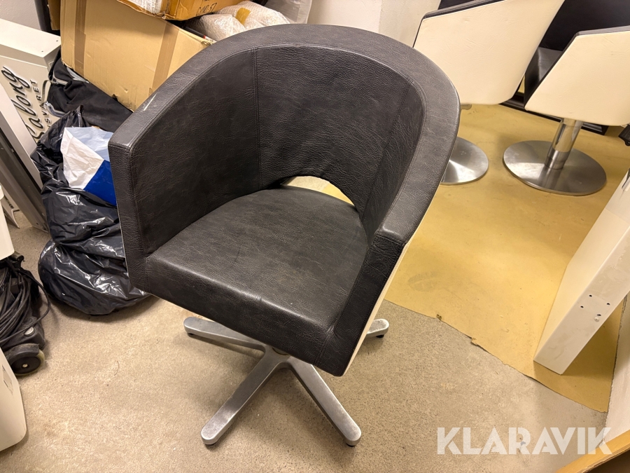 Frisörstol i buffelskinn REM