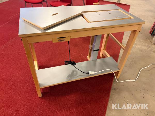 Symaskinsbord med elhiss Sjöbergs