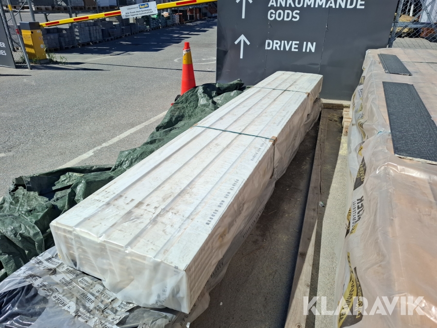 Fönsternisch, falsad, 145mm massivträ, vitmålad
