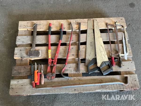 Sågar, yxa, kofot och bultsax