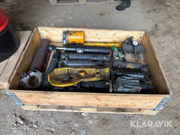 Pall med diverse hydraulkolvar