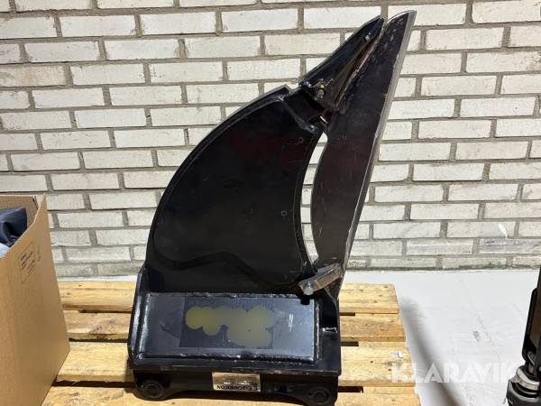 Tjälkrok med kniv för vedklyvning