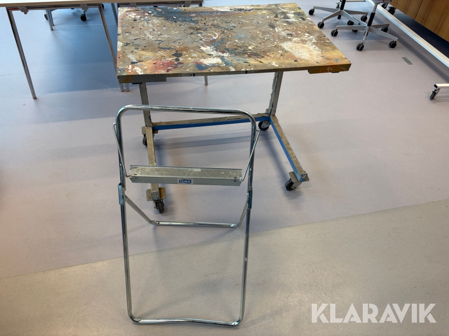 Arbetsbänk på hjul & pappersrullehållare