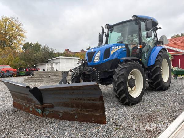 Traktor New Holland T4.75 S Plogutrustad