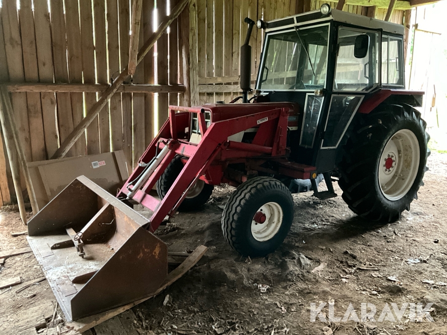 Traktor International IH 674 med frontlastare