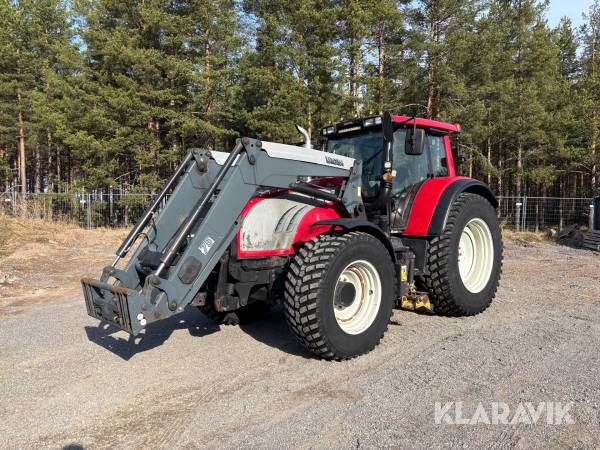 Traktor Valtra T202D med frontlastare