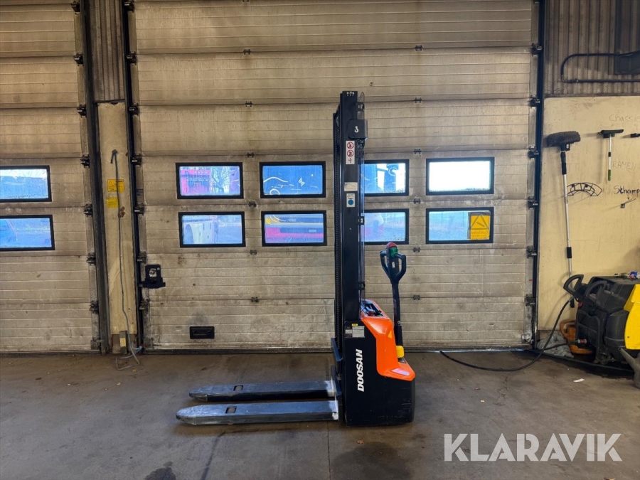 Ledstaplare Doosan LSM12N