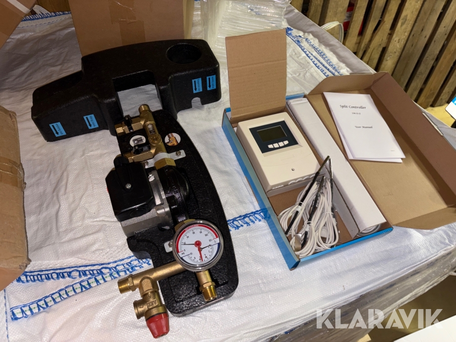 Solfångare med pumpgrupp och styrning