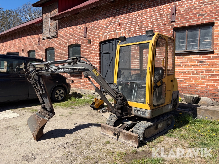 Grävmaskin Volvo EC15 med 5 redskap