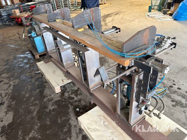 Lättregelspress 2400mm med motor