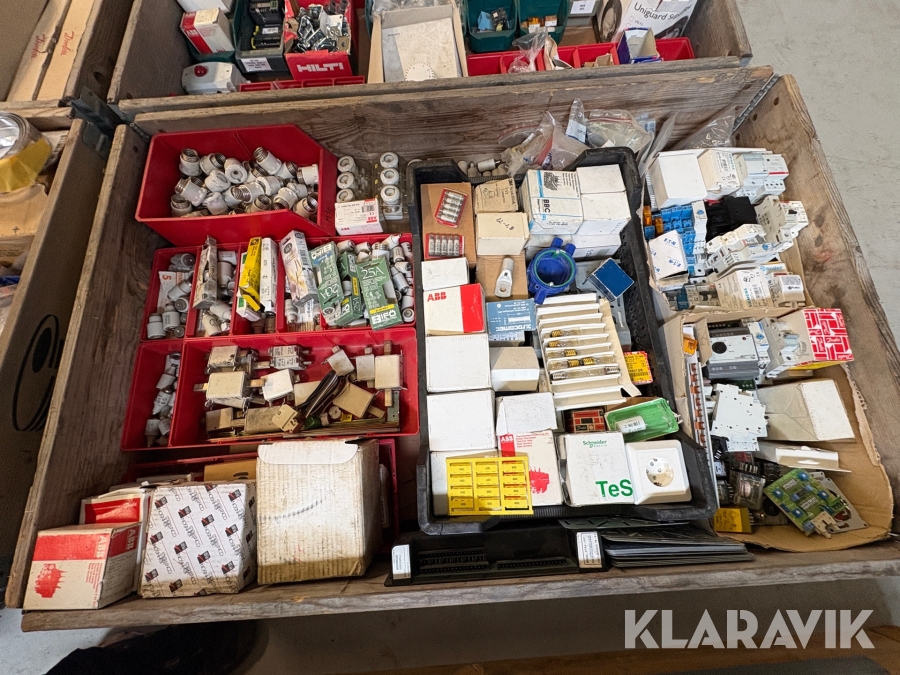 Parti med eltillbehör Schneider, ABB, IFÖ, Siemens