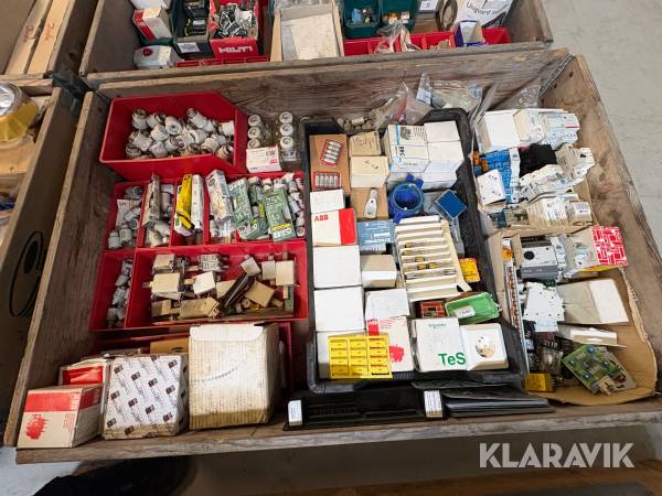 Parti med eltillbehör Schneider, ABB, IFÖ, Siemens