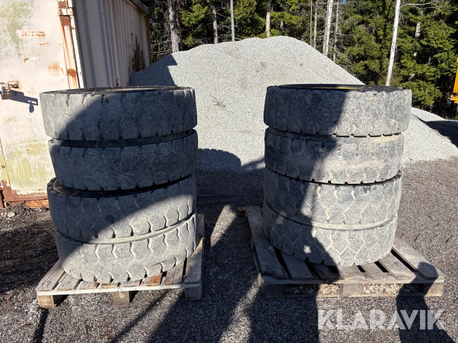 Däck med fälg Trelleborg T-900 10.00-20 NHS 4 st